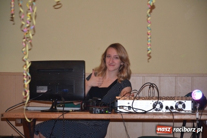 Zdjęcie w galerii na portalu naszraciborz.pl: Powrót do PRL-u, czyli Babski Comber w Jankowicach po raz VI  wiadomości z regionu