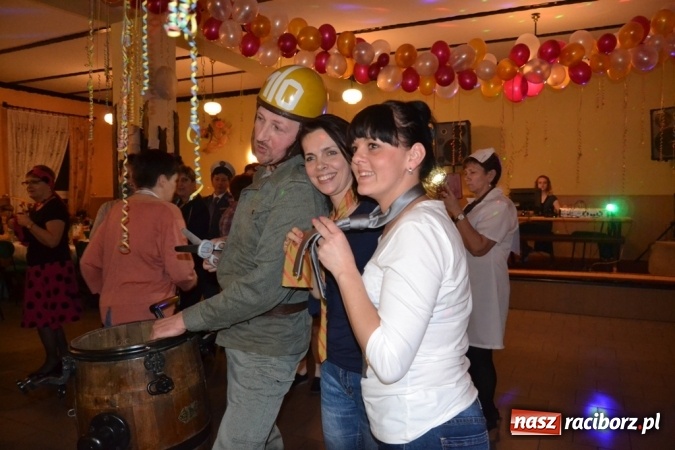 Zdjęcie w galerii na portalu naszraciborz.pl: Powrót do PRL-u, czyli Babski Comber w Jankowicach po raz VI  wiadomości z regionu