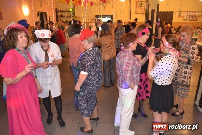 Zdjęcie w galerii na portalu naszraciborz.pl: Powrót do PRL-u, czyli Babski Comber w Jankowicach po raz VI  wiadomości z regionu