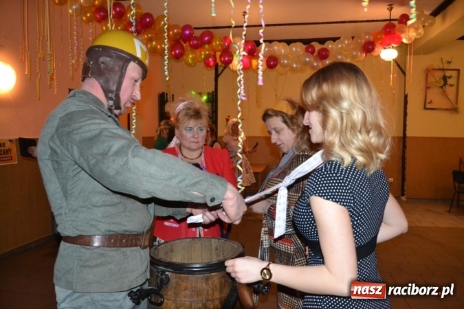 Zdjęcie w galerii na portalu naszraciborz.pl: Powrót do PRL-u, czyli Babski Comber w Jankowicach po raz VI  wiadomości z regionu