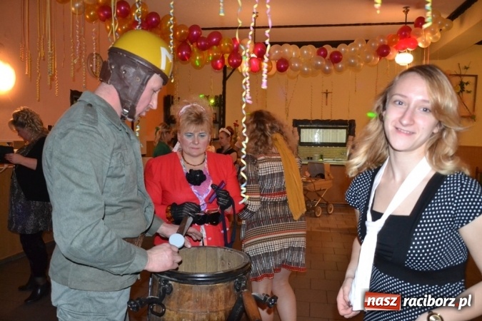 Zdjęcie w galerii na portalu naszraciborz.pl: Powrót do PRL-u, czyli Babski Comber w Jankowicach po raz VI  wiadomości z regionu