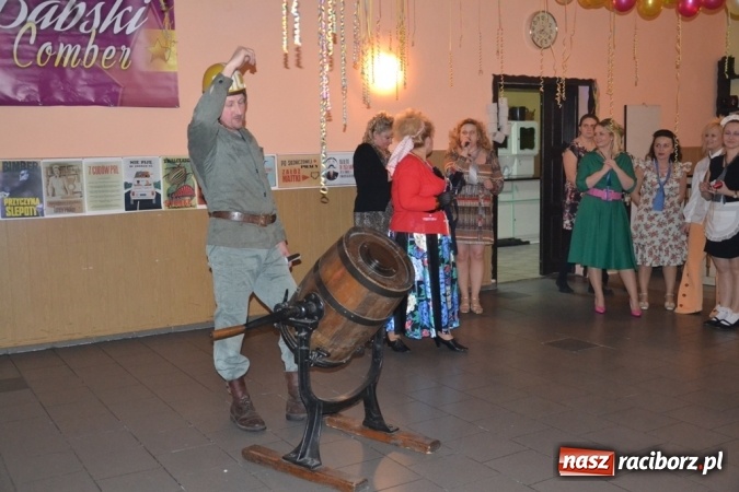 Zdjęcie w galerii na portalu naszraciborz.pl: Powrót do PRL-u, czyli Babski Comber w Jankowicach po raz VI  wiadomości z regionu