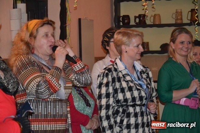 Zdjęcie w galerii na portalu naszraciborz.pl: Powrót do PRL-u, czyli Babski Comber w Jankowicach po raz VI  wiadomości z regionu