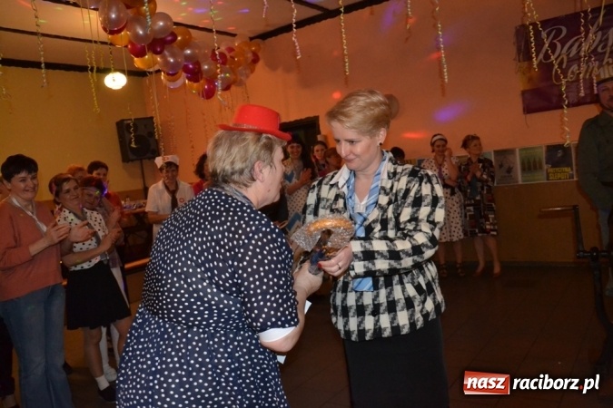 Zdjęcie w galerii na portalu naszraciborz.pl: Powrót do PRL-u, czyli Babski Comber w Jankowicach po raz VI  wiadomości z regionu