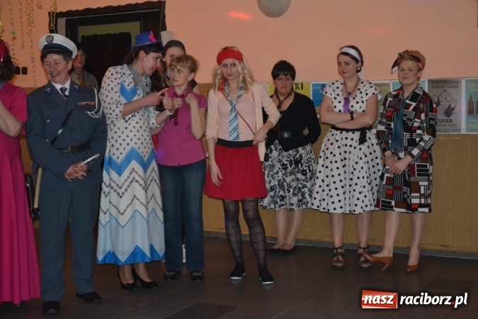 Zdjęcie w galerii na portalu naszraciborz.pl: Powrót do PRL-u, czyli Babski Comber w Jankowicach po raz VI  wiadomości z regionu