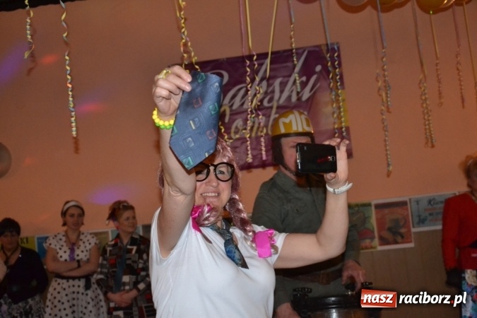 Zdjęcie w galerii na portalu naszraciborz.pl: Powrót do PRL-u, czyli Babski Comber w Jankowicach po raz VI  wiadomości z regionu