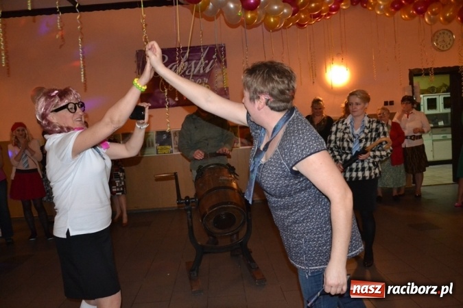 Zdjęcie w galerii na portalu naszraciborz.pl: Powrót do PRL-u, czyli Babski Comber w Jankowicach po raz VI  wiadomości z regionu