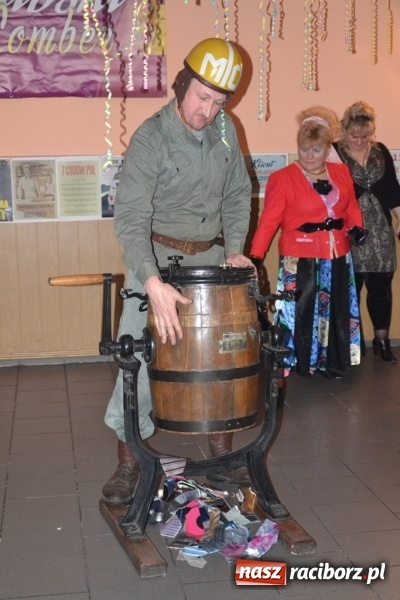 Zdjęcie w galerii na portalu naszraciborz.pl: Powrót do PRL-u, czyli Babski Comber w Jankowicach po raz VI  wiadomości z regionu