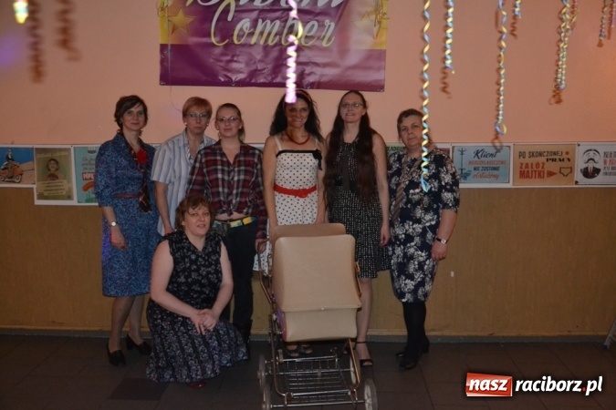 Zdjęcie w galerii na portalu naszraciborz.pl: Powrót do PRL-u, czyli Babski Comber w Jankowicach po raz VI  wiadomości z regionu