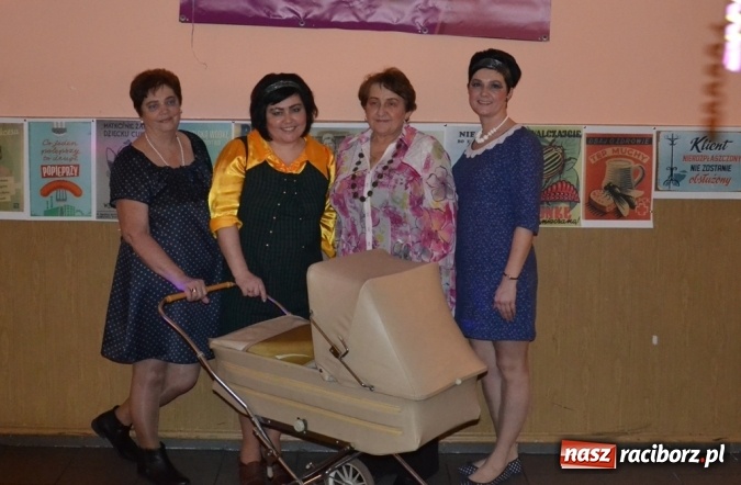 Zdjęcie w galerii na portalu naszraciborz.pl: Powrót do PRL-u, czyli Babski Comber w Jankowicach po raz VI  wiadomości z regionu