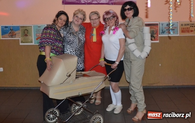 Zdjęcie w galerii na portalu naszraciborz.pl: Powrót do PRL-u, czyli Babski Comber w Jankowicach po raz VI  wiadomości z regionu