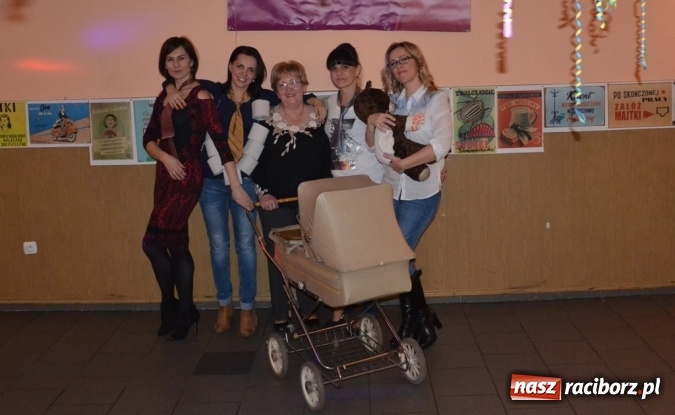 Zdjęcie w galerii na portalu naszraciborz.pl: Powrót do PRL-u, czyli Babski Comber w Jankowicach po raz VI  wiadomości z regionu