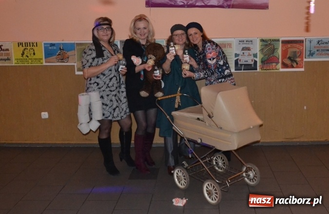 Zdjęcie w galerii na portalu naszraciborz.pl: Powrót do PRL-u, czyli Babski Comber w Jankowicach po raz VI  wiadomości z regionu