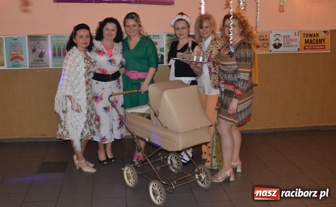 Zdjęcie w galerii na portalu naszraciborz.pl: Powrót do PRL-u, czyli Babski Comber w Jankowicach po raz VI  wiadomości z regionu