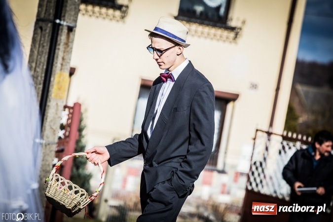 Zdjęcie w galerii na portalu naszraciborz.pl: Wodzenie niedźwiedzia - tradycyjne ostatki w Samborowicach wiadomości z regionu