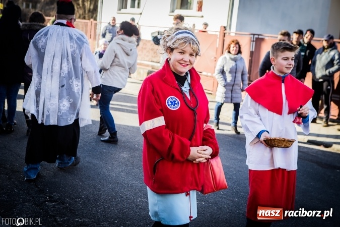 Zdjęcie w galerii na portalu naszraciborz.pl: Wodzenie niedźwiedzia - tradycyjne ostatki w Samborowicach wiadomości z regionu