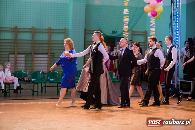 Zdjęcie w galerii na portalu naszraciborz.pl: Karnawałowa Rewia Tańca w Arenie Rafako wiadomości z regionu