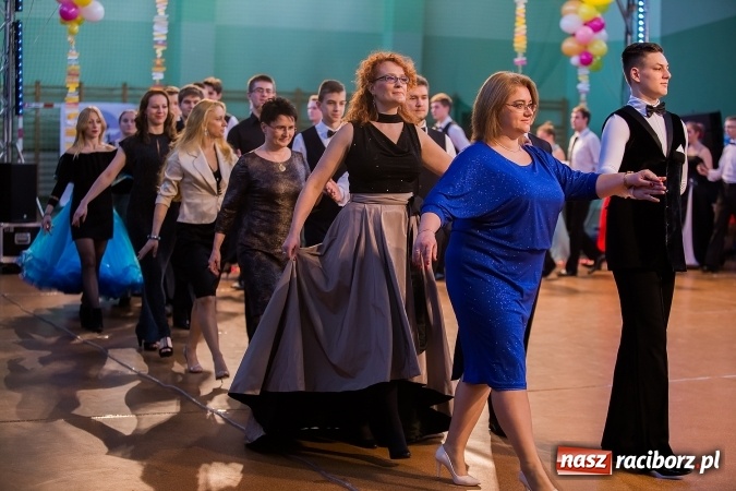 Zdjęcie w galerii na portalu naszraciborz.pl: Karnawałowa Rewia Tańca w Arenie Rafako wiadomości z regionu