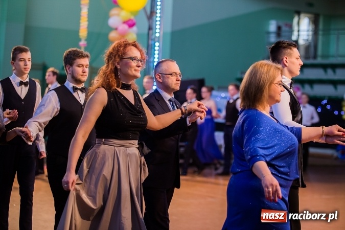 Zdjęcie w galerii na portalu naszraciborz.pl: Karnawałowa Rewia Tańca w Arenie Rafako wiadomości z regionu