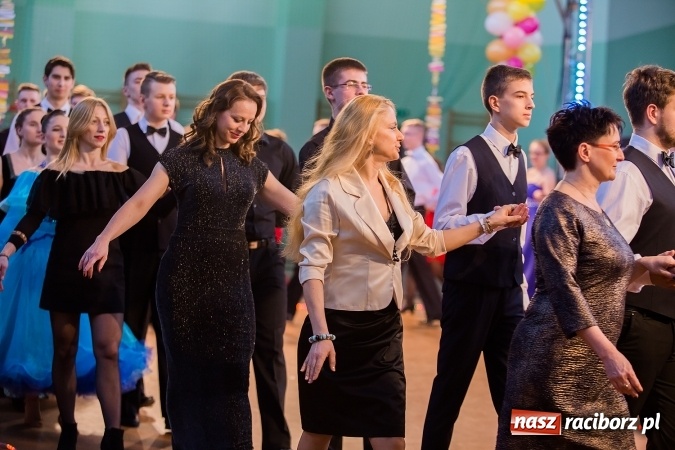 Zdjęcie w galerii na portalu naszraciborz.pl: Karnawałowa Rewia Tańca w Arenie Rafako wiadomości z regionu