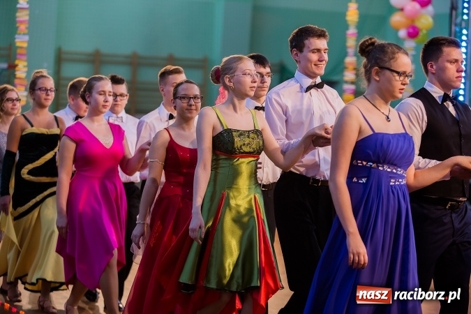 Zdjęcie w galerii na portalu naszraciborz.pl: Karnawałowa Rewia Tańca w Arenie Rafako wiadomości z regionu