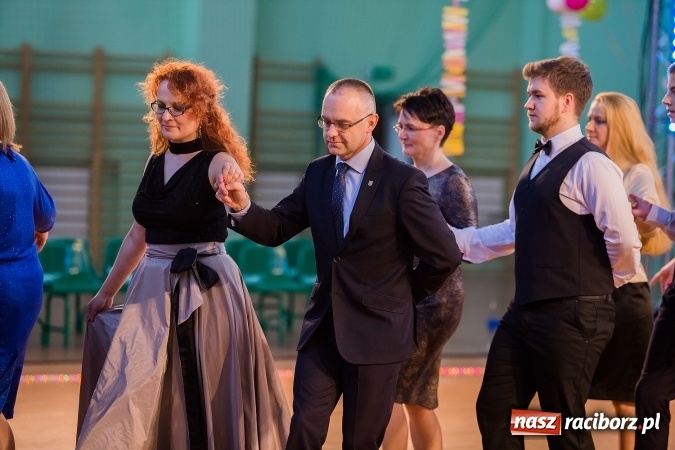 Zdjęcie w galerii na portalu naszraciborz.pl: Karnawałowa Rewia Tańca w Arenie Rafako wiadomości z regionu