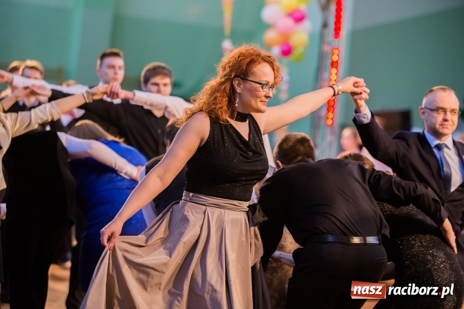 Zdjęcie w galerii na portalu naszraciborz.pl: Karnawałowa Rewia Tańca w Arenie Rafako wiadomości z regionu