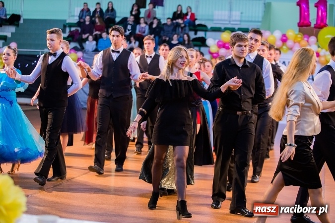 Zdjęcie w galerii na portalu naszraciborz.pl: Karnawałowa Rewia Tańca w Arenie Rafako wiadomości z regionu