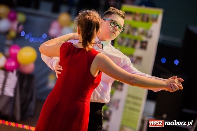 Zdjęcie w galerii na portalu naszraciborz.pl: Karnawałowa Rewia Tańca w Arenie Rafako wiadomości z regionu