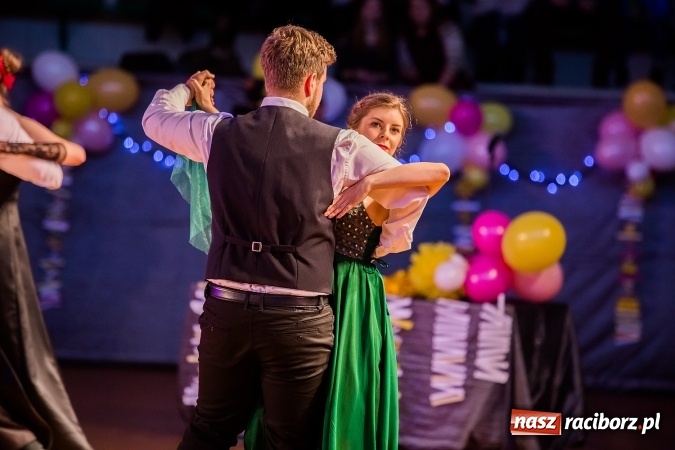 Zdjęcie w galerii na portalu naszraciborz.pl: Karnawałowa Rewia Tańca w Arenie Rafako wiadomości z regionu