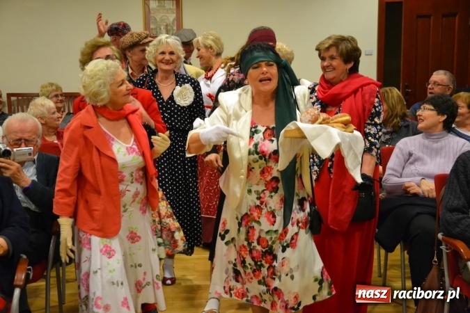 Zdjęcie w galerii na portalu naszraciborz.pl: Lwowska muzyka, przepiękne stroje i dekoracje, czyli Lwowska domówka na Zamku Piastowskim  wiadomości z regionu