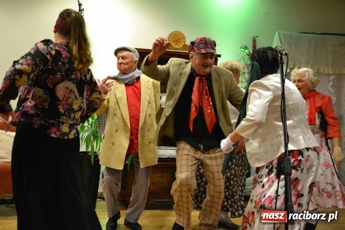 Zdjęcie w galerii na portalu naszraciborz.pl: Lwowska muzyka, przepiękne stroje i dekoracje, czyli Lwowska domówka na Zamku Piastowskim  wiadomości z regionu