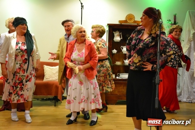 Zdjęcie w galerii na portalu naszraciborz.pl: Lwowska muzyka, przepiękne stroje i dekoracje, czyli Lwowska domówka na Zamku Piastowskim  wiadomości z regionu