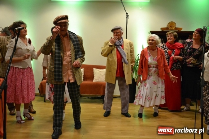 Zdjęcie w galerii na portalu naszraciborz.pl: Lwowska muzyka, przepiękne stroje i dekoracje, czyli Lwowska domówka na Zamku Piastowskim  wiadomości z regionu