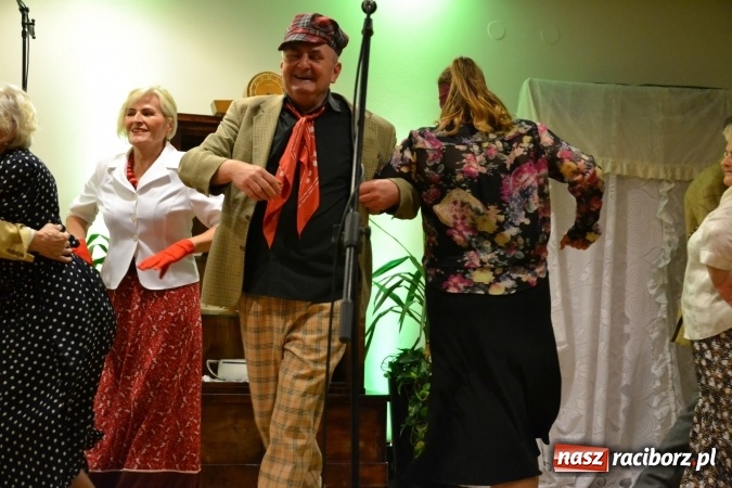 Zdjęcie w galerii na portalu naszraciborz.pl: Lwowska muzyka, przepiękne stroje i dekoracje, czyli Lwowska domówka na Zamku Piastowskim  wiadomości z regionu