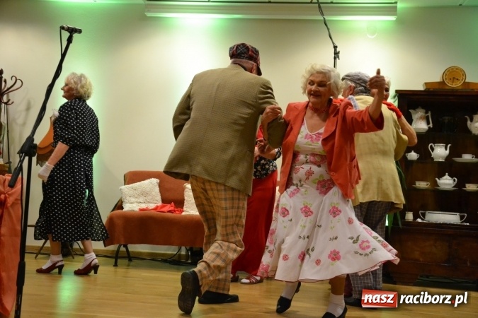 Zdjęcie w galerii na portalu naszraciborz.pl: Lwowska muzyka, przepiękne stroje i dekoracje, czyli Lwowska domówka na Zamku Piastowskim  wiadomości z regionu