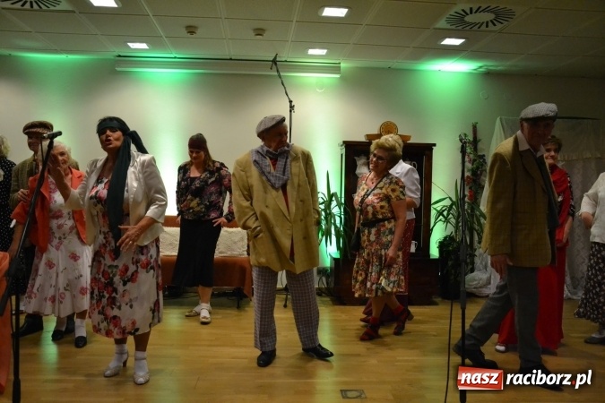 Zdjęcie w galerii na portalu naszraciborz.pl: Lwowska muzyka, przepiękne stroje i dekoracje, czyli Lwowska domówka na Zamku Piastowskim  wiadomości z regionu