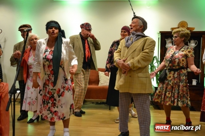 Zdjęcie w galerii na portalu naszraciborz.pl: Lwowska muzyka, przepiękne stroje i dekoracje, czyli Lwowska domówka na Zamku Piastowskim  wiadomości z regionu