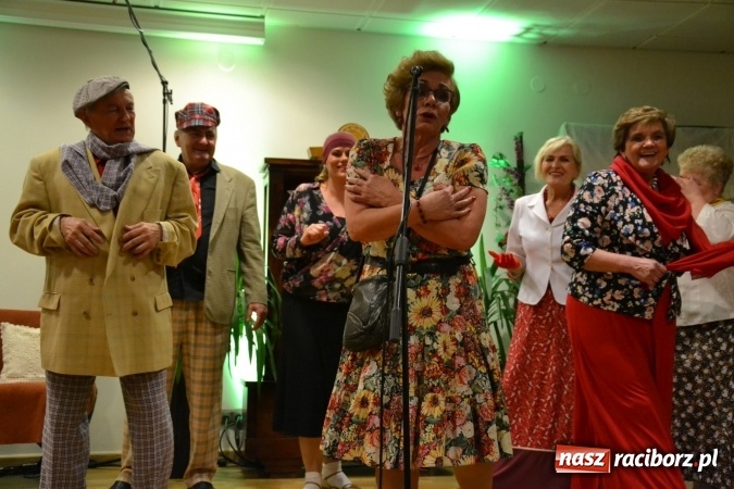 Zdjęcie w galerii na portalu naszraciborz.pl: Lwowska muzyka, przepiękne stroje i dekoracje, czyli Lwowska domówka na Zamku Piastowskim  wiadomości z regionu