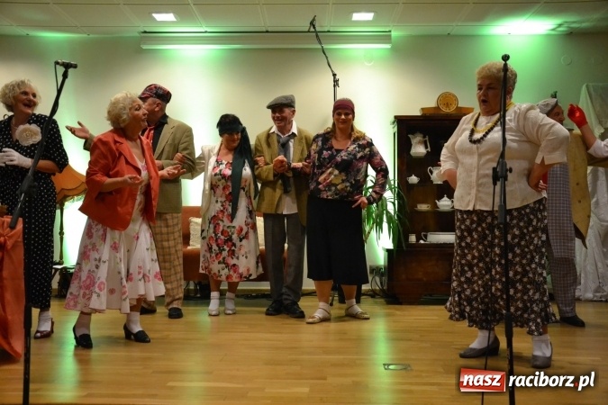 Zdjęcie w galerii na portalu naszraciborz.pl: Lwowska muzyka, przepiękne stroje i dekoracje, czyli Lwowska domówka na Zamku Piastowskim  wiadomości z regionu