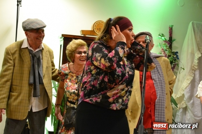 Zdjęcie w galerii na portalu naszraciborz.pl: Lwowska muzyka, przepiękne stroje i dekoracje, czyli Lwowska domówka na Zamku Piastowskim  wiadomości z regionu