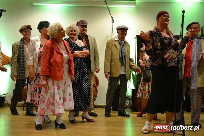 Zdjęcie w galerii na portalu naszraciborz.pl: Lwowska muzyka, przepiękne stroje i dekoracje, czyli Lwowska domówka na Zamku Piastowskim  wiadomości z regionu