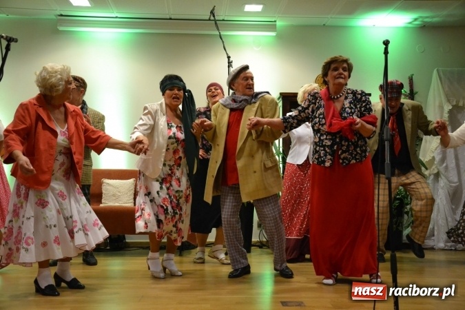 Zdjęcie w galerii na portalu naszraciborz.pl: Lwowska muzyka, przepiękne stroje i dekoracje, czyli Lwowska domówka na Zamku Piastowskim  wiadomości z regionu