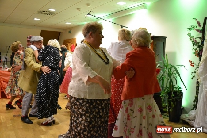 Zdjęcie w galerii na portalu naszraciborz.pl: Lwowska muzyka, przepiękne stroje i dekoracje, czyli Lwowska domówka na Zamku Piastowskim  wiadomości z regionu