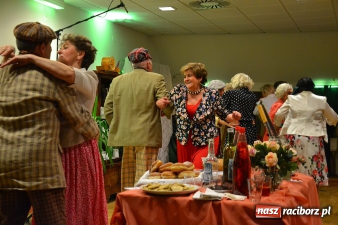 Zdjęcie w galerii na portalu naszraciborz.pl: Lwowska muzyka, przepiękne stroje i dekoracje, czyli Lwowska domówka na Zamku Piastowskim  wiadomości z regionu