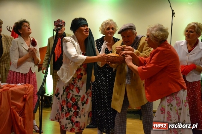 Zdjęcie w galerii na portalu naszraciborz.pl: Lwowska muzyka, przepiękne stroje i dekoracje, czyli Lwowska domówka na Zamku Piastowskim  wiadomości z regionu