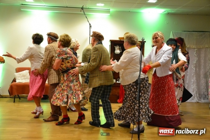 Zdjęcie w galerii na portalu naszraciborz.pl: Lwowska muzyka, przepiękne stroje i dekoracje, czyli Lwowska domówka na Zamku Piastowskim  wiadomości z regionu