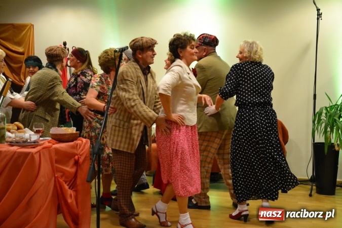 Zdjęcie w galerii na portalu naszraciborz.pl: Lwowska muzyka, przepiękne stroje i dekoracje, czyli Lwowska domówka na Zamku Piastowskim  wiadomości z regionu