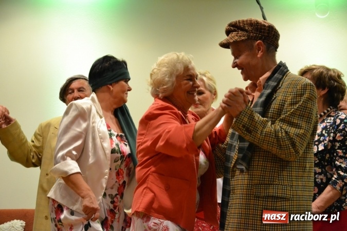 Zdjęcie w galerii na portalu naszraciborz.pl: Lwowska muzyka, przepiękne stroje i dekoracje, czyli Lwowska domówka na Zamku Piastowskim  wiadomości z regionu