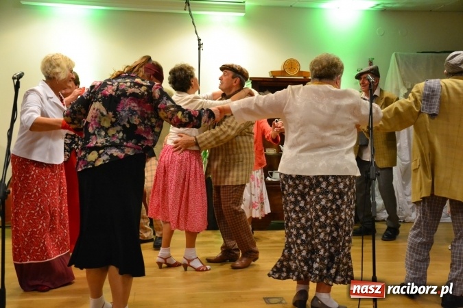 Zdjęcie w galerii na portalu naszraciborz.pl: Lwowska muzyka, przepiękne stroje i dekoracje, czyli Lwowska domówka na Zamku Piastowskim  wiadomości z regionu